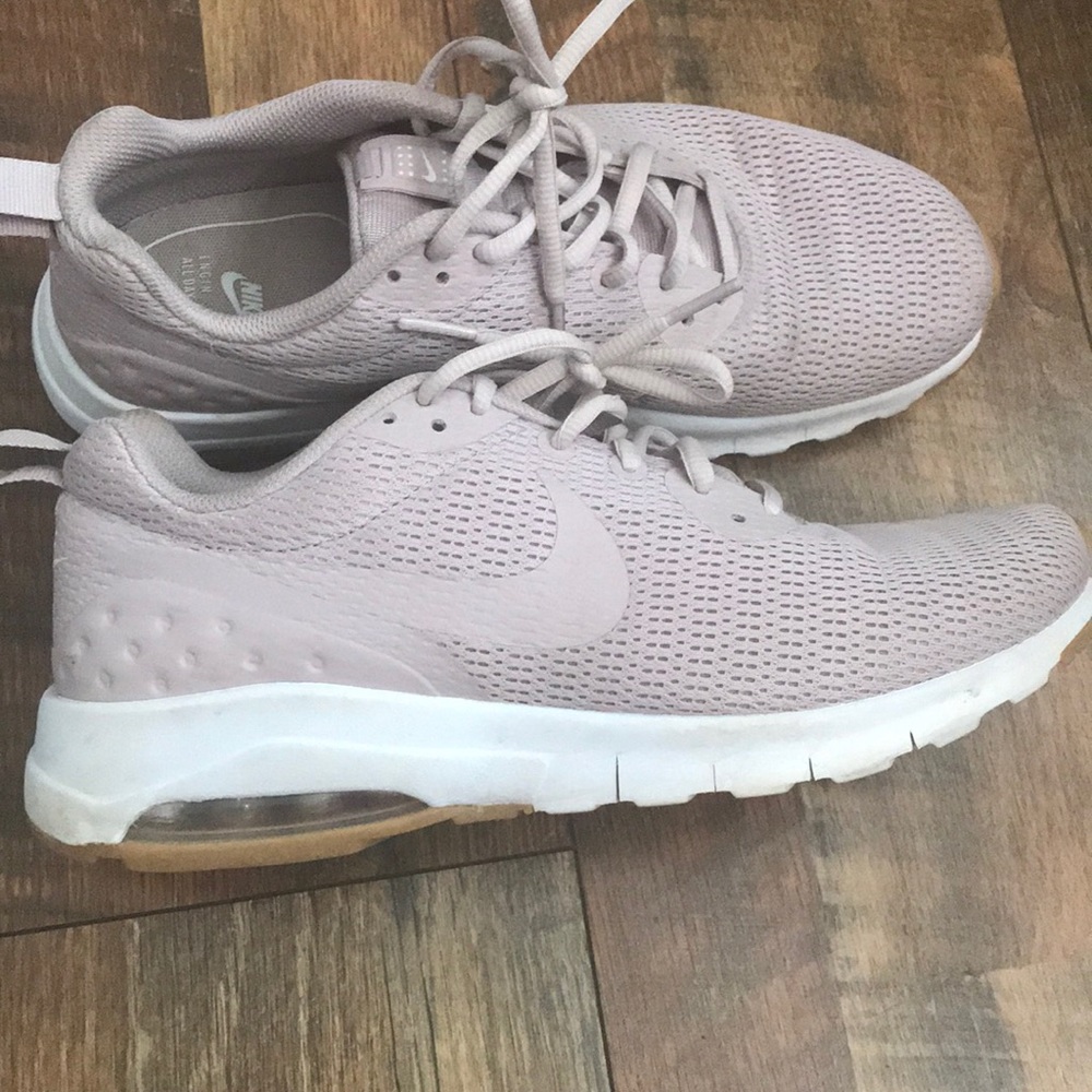 Women’s Nike Air Max size 9.5